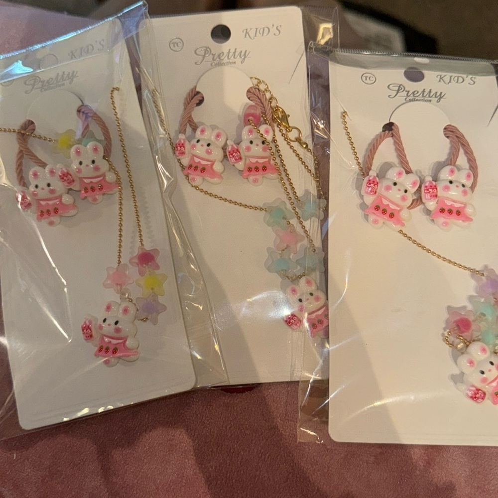Bundle‎ of 3 sets  hair accessories and necklace